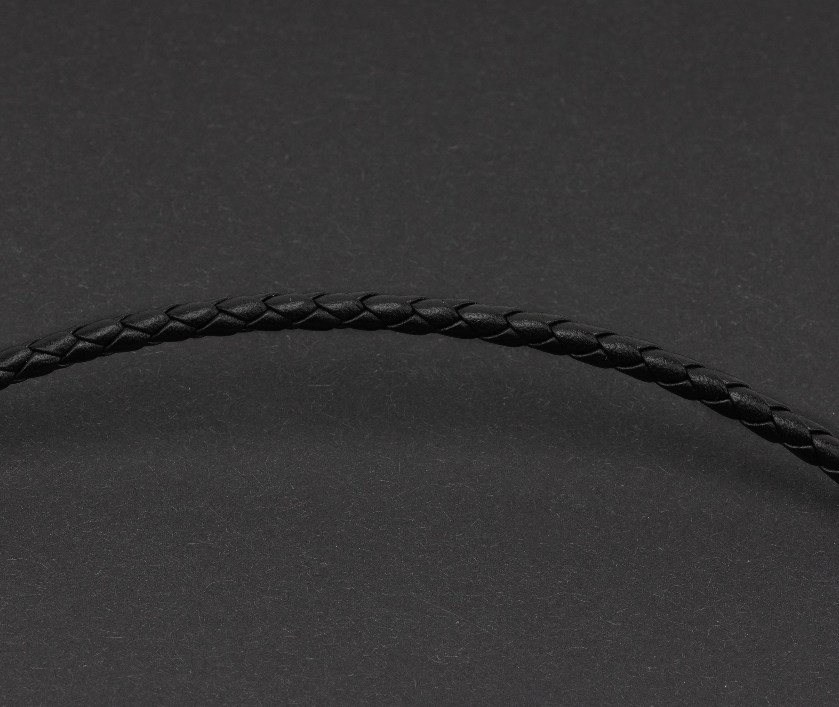 Exklusive Herren Lederkette Schwarz mit Edelstahlperle – Maskulines Design für Stilbewusste