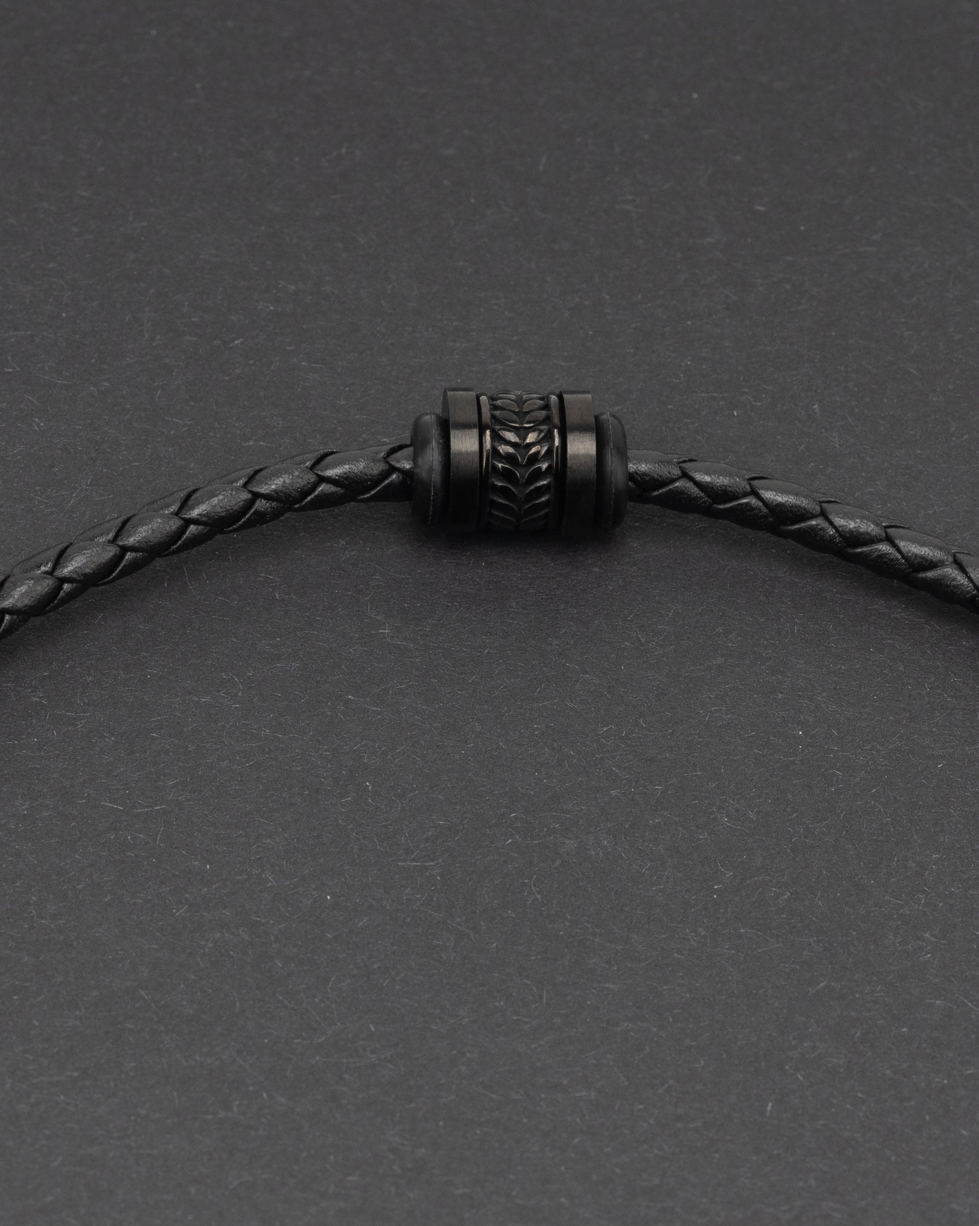 Exklusive Herren Lederkette Schwarz mit Edelstahlperle – Maskulines Design für Stilbewusste