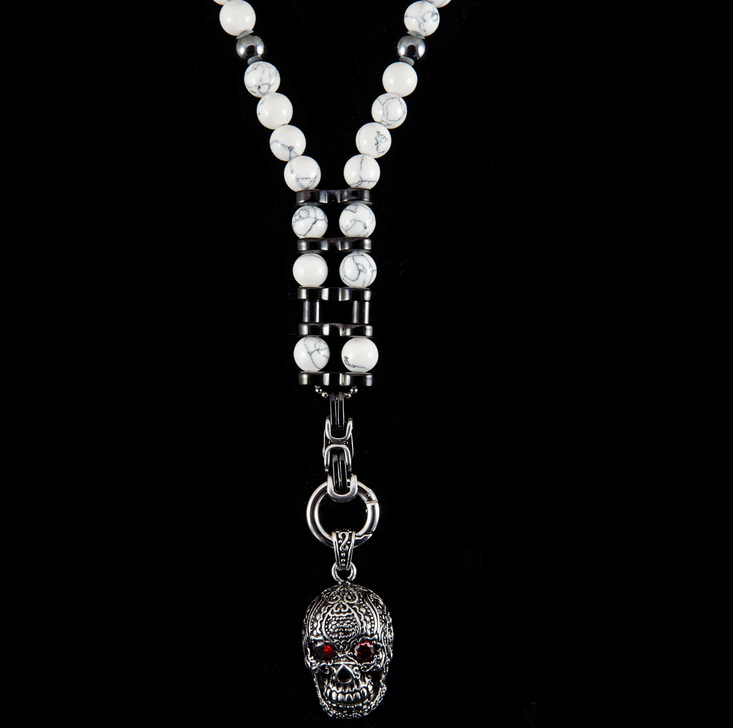 Y-Perlenkette mit weißen Howlith Steinen und Edelstahl Biker-Look