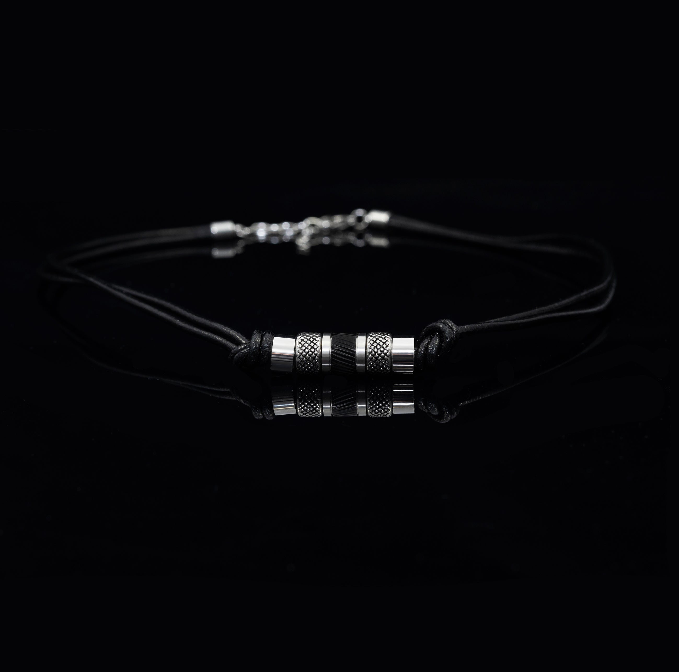 Schwarze Lederkette mit Edelstahl-Beads – Stilvoll & maskulin